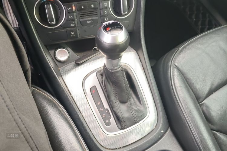 Audi Q3 2016 car image #16