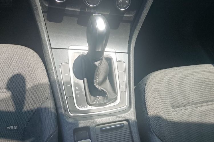 Volkswagen Golf 2017 car image #16