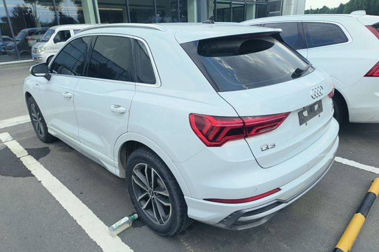 Audi Q3 2022 car image #5