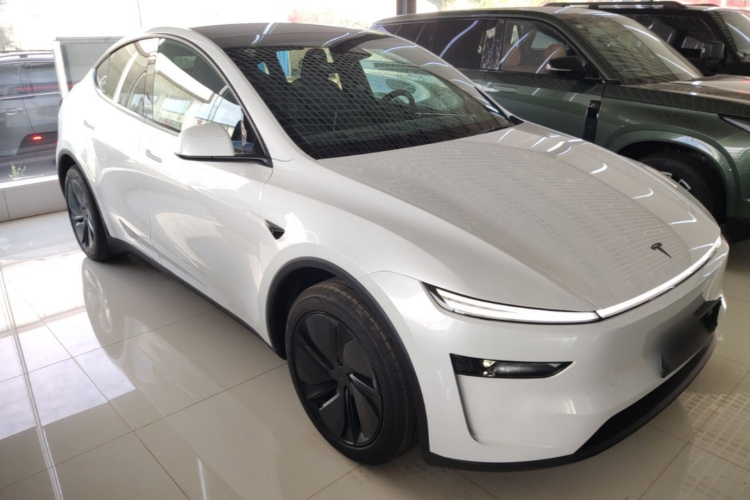 Tesla Model Y 2026 car image #4