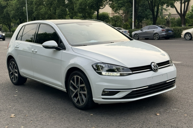 Volkswagen Golf 2020 car image #9
