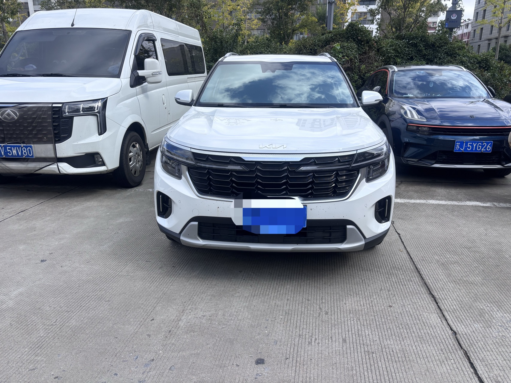 Kia Seltos 2024 car image #2
