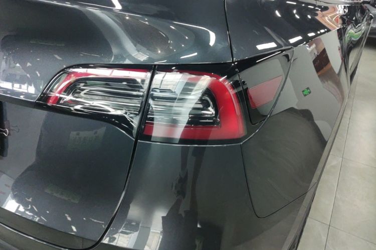 Tesla Model Y 2024 #8 Tesla Model Y 2024 car image #8