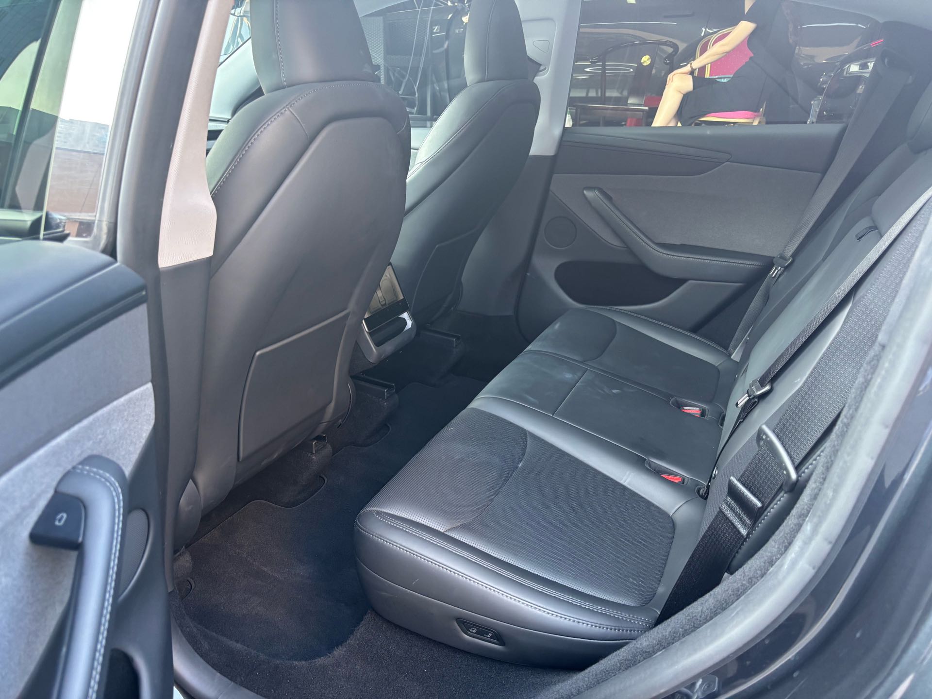 Tesla Model Y 2025 #4 Tesla Model Y 2025 immagine di auto #4