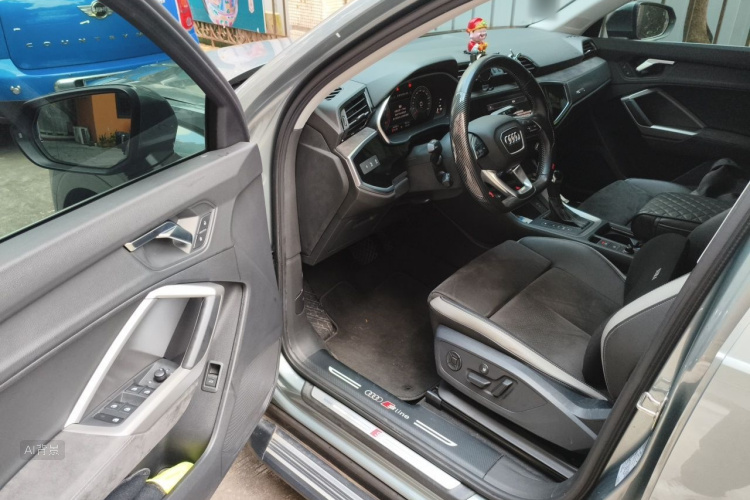 Audi Q3 2021 car image #18