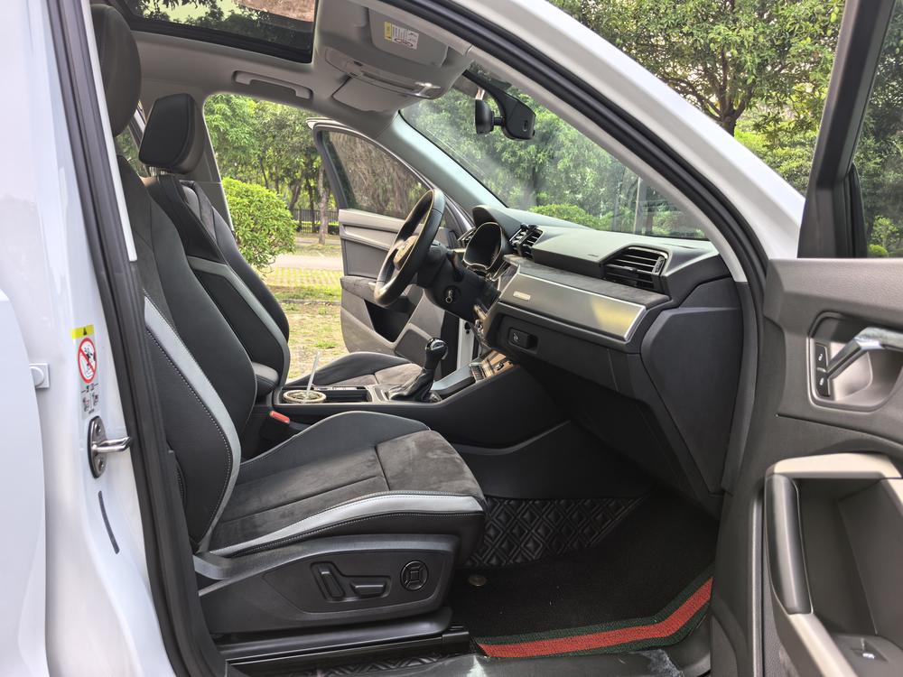 Audi Q3 2020 car image #16