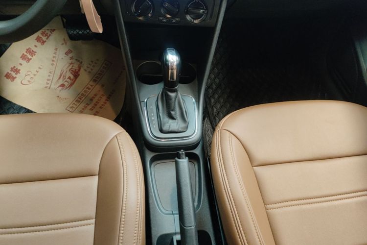 Volkswagen Polo 2017 car image #14