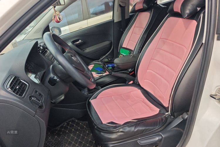 Volkswagen Polo 2015 car image #17