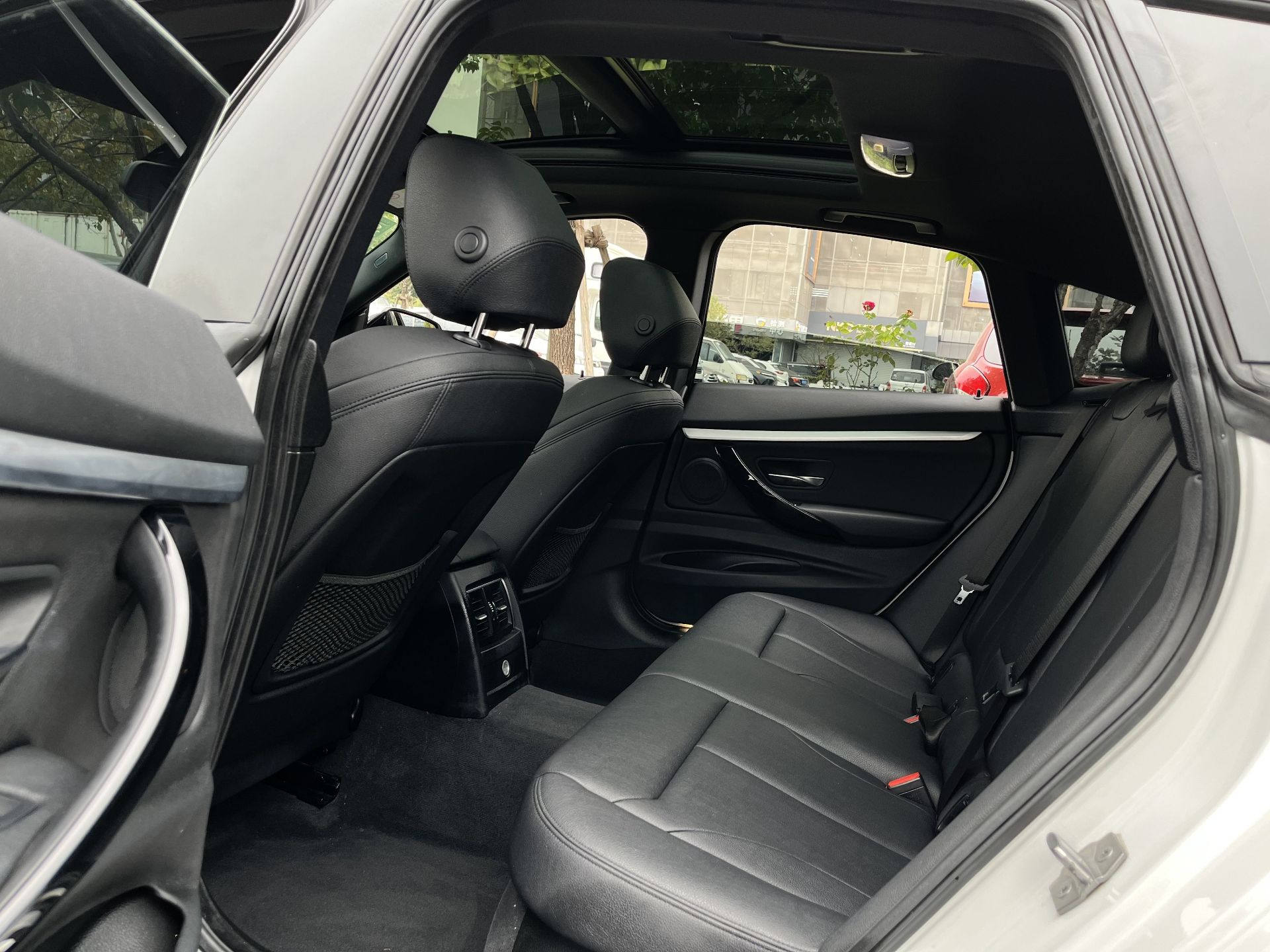 BMW 3 Series GT 2019 #3 BMW 3 Series GT 2019 car image #3