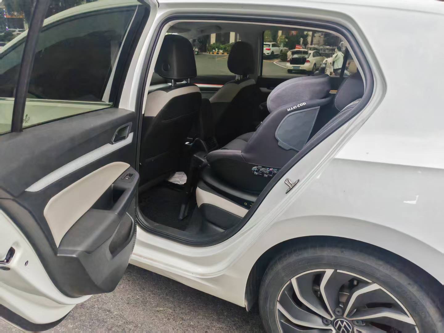 Volkswagen Golf 2022 car image #4