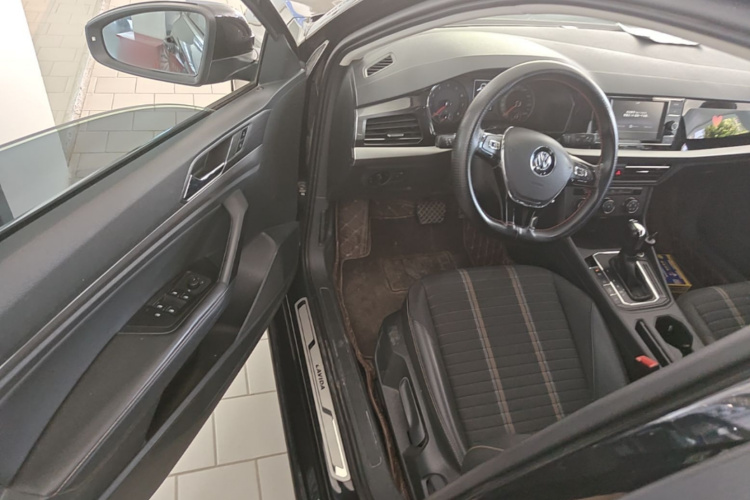 Volkswagen Lavida 2019 car image #12