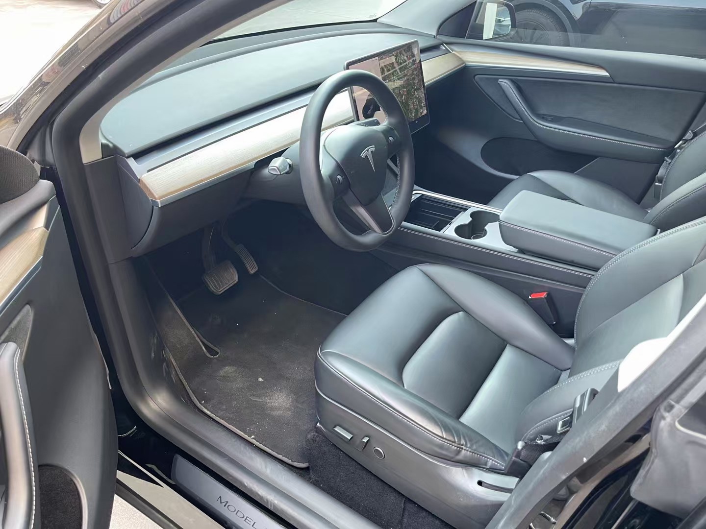 Tesla Model Y 2021 #2 Tesla Model Y 2021 car image #2