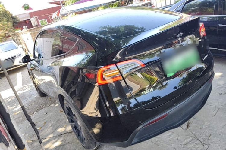 Tesla Model Y 2022 car image #5