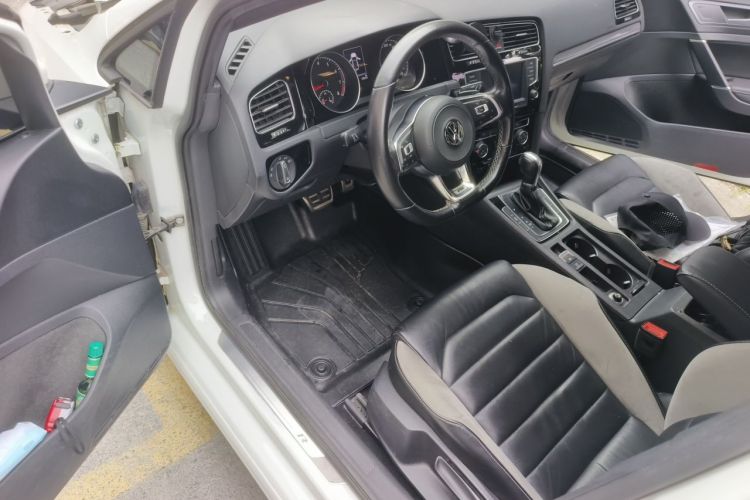 Volkswagen Golf 2018 car image #13
