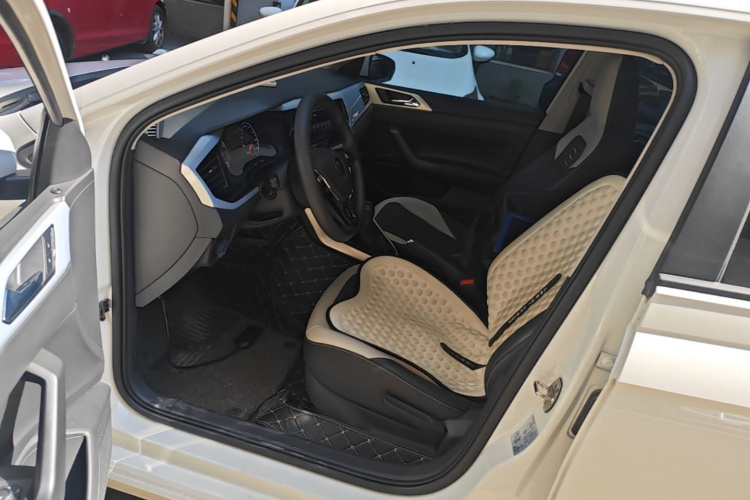 Volkswagen Polo 2021 car image #15