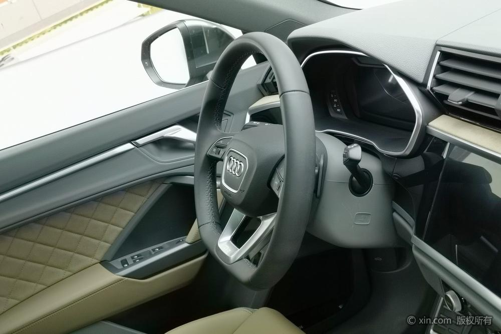 Audi Q3 2025 car image #11