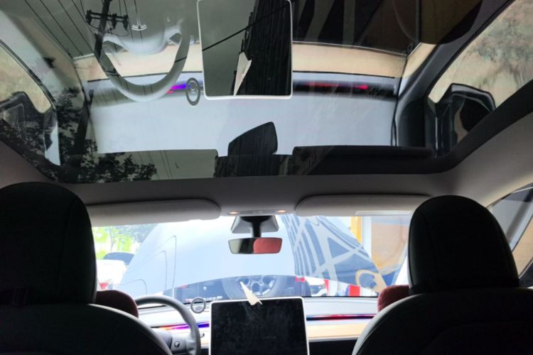 Tesla Model Y 2021 car image #18