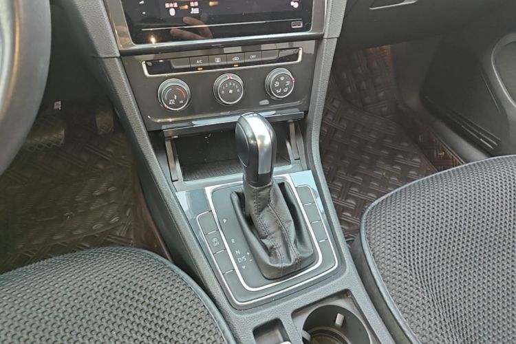 Volkswagen Golf 2020 car image #14