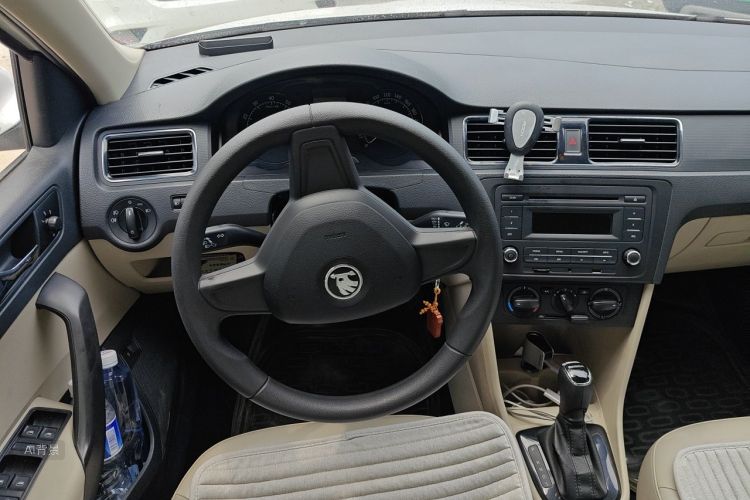 Skoda Rapid 2015 #12 Skoda Rapid 2015 car image #12