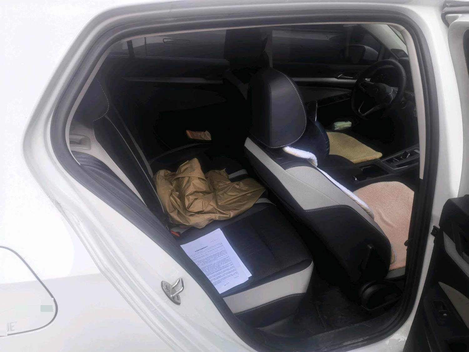 Volkswagen Golf 2022 car image #3