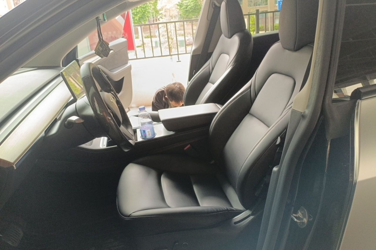 Tesla Model Y 2022 car image #19