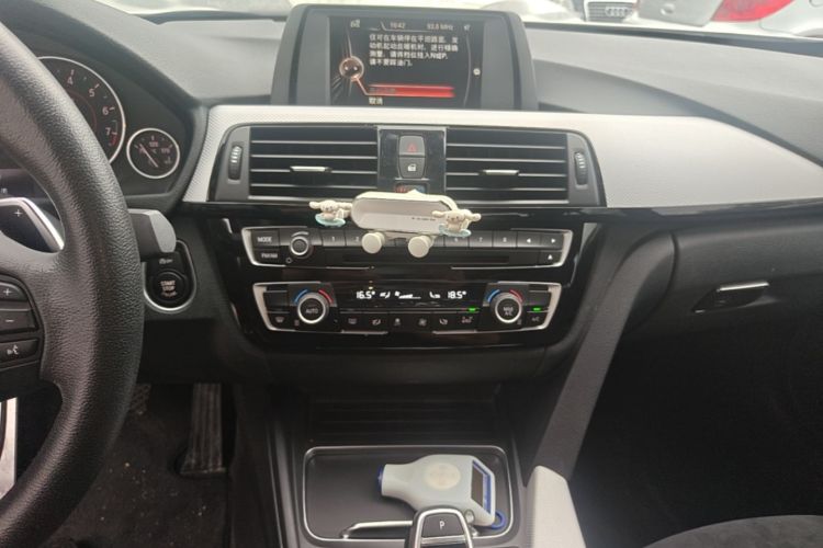 BMW 3 Series 2017 #17 BMW 3 Series 2017 car image #17