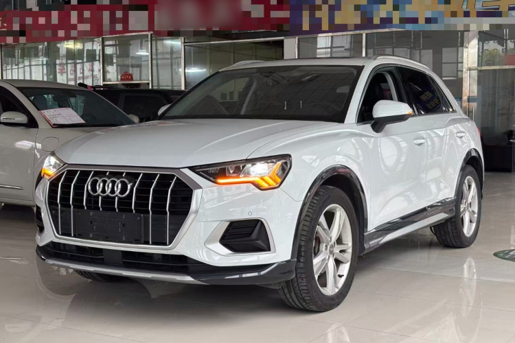 Audi Q3 2020 car image #2