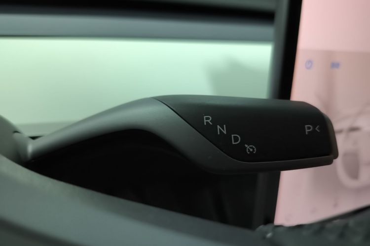 Tesla Model Y 2022 immagine di auto #14