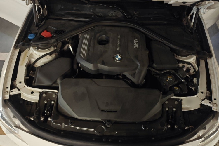 BMW 3 Series 2019 car image #22