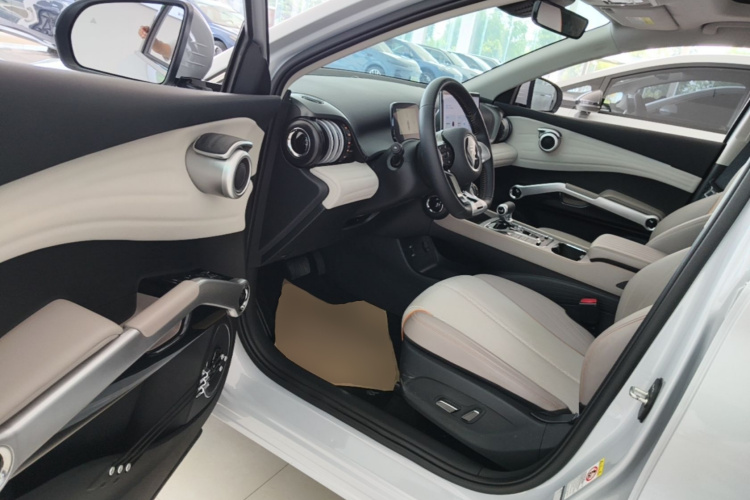 BYD Yuan Plus 2023 immagine di auto #16
