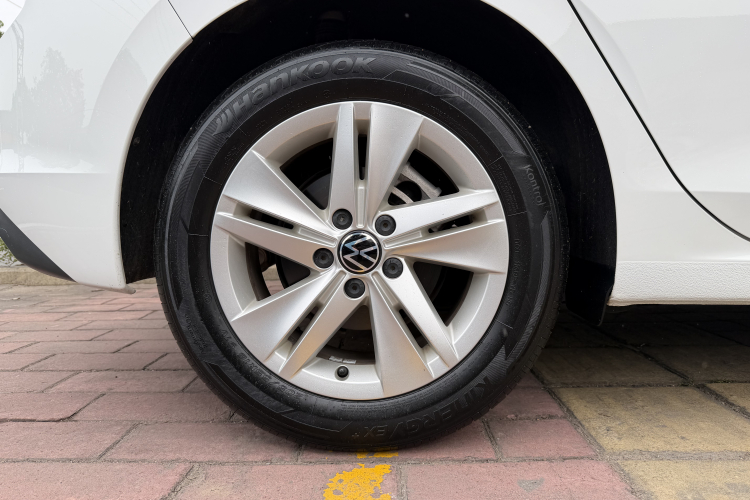 Volkswagen Golf 2021 car image #5