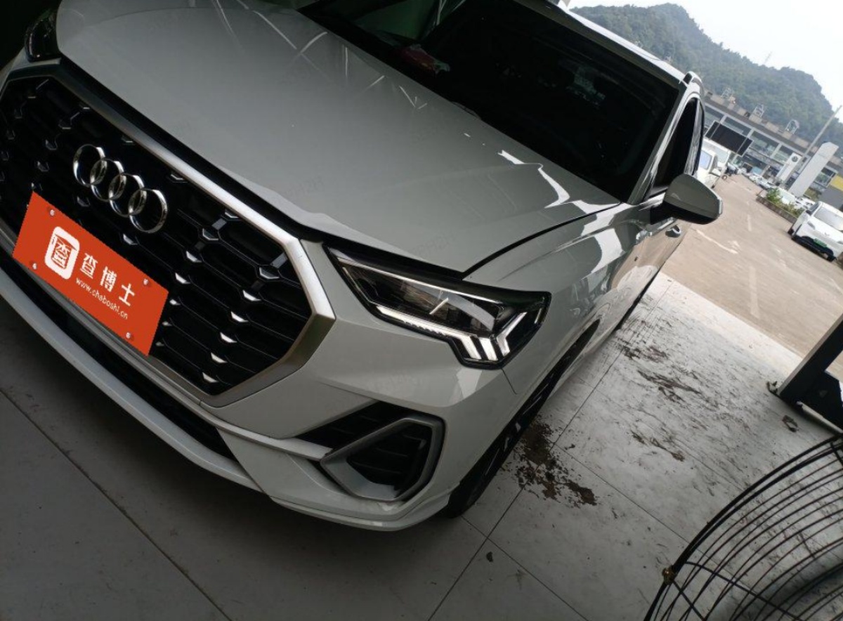 Audi Q3 2022 car image #7