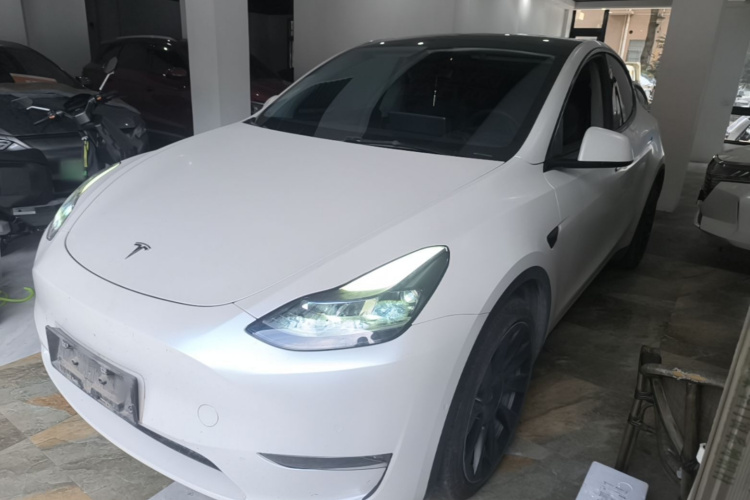 Tesla Model Y 2022 #2 Tesla Model Y 2022 car image #2