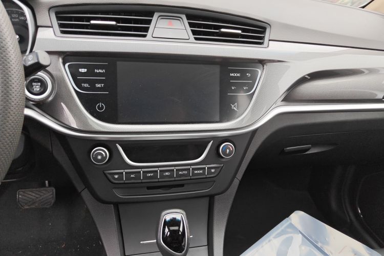 GEELY Emgrand 2017 car image #13