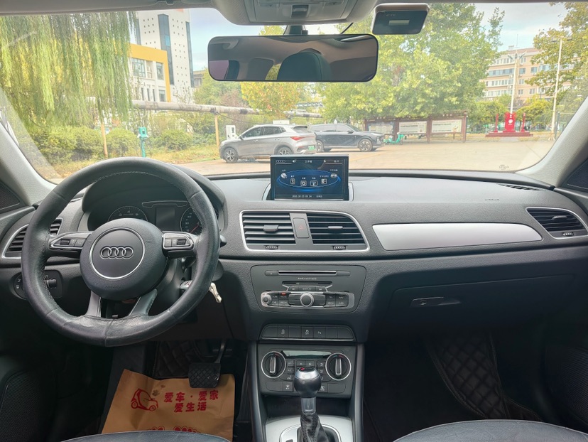 Audi Q3 2018 car image #7