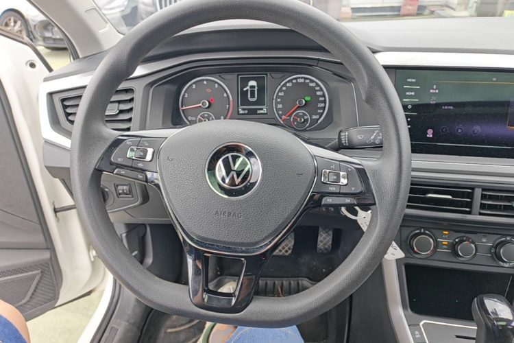 Volkswagen Polo 2022 car image #11