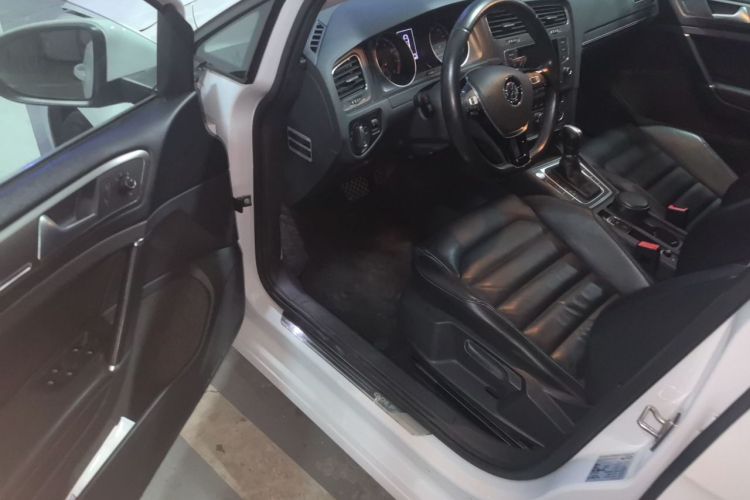 Volkswagen Golf 2016 car image #9