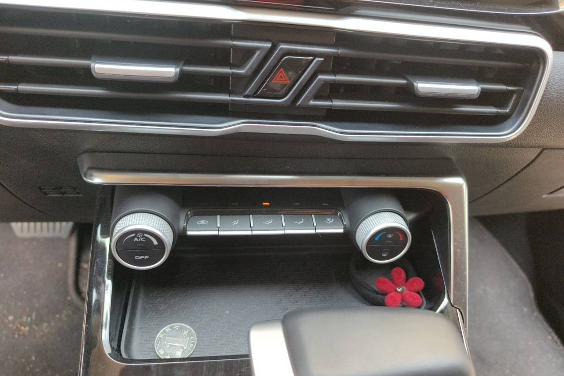 GEELY Coolray 2026 #26 GEELY Coolray 2026 صورة سيارة #26