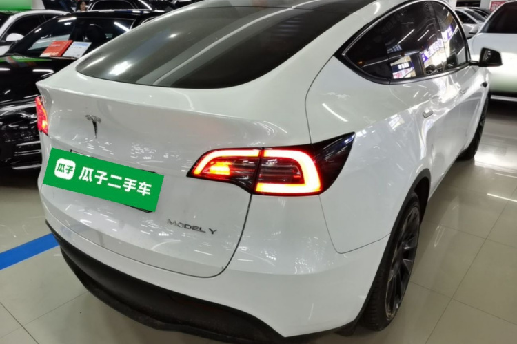 Tesla Model Y 2024 #7 Tesla Model Y 2024 immagine di auto #7