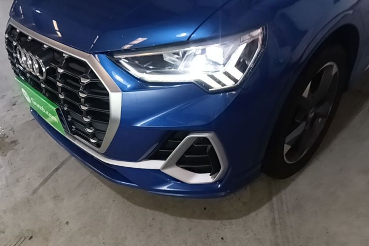 Audi Q3 2021 car image #23