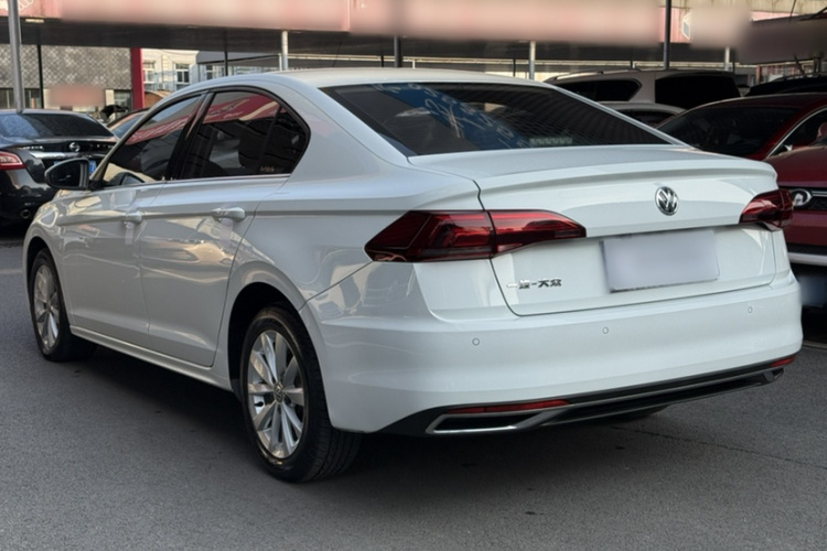 Volkswagen Bora 2018 car image #8