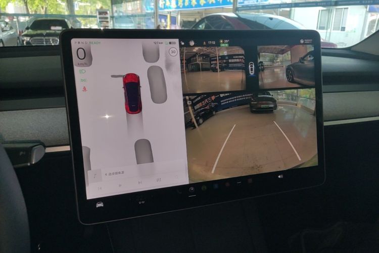 Tesla Model Y 2025 #13 Tesla Model Y 2025 car image #13