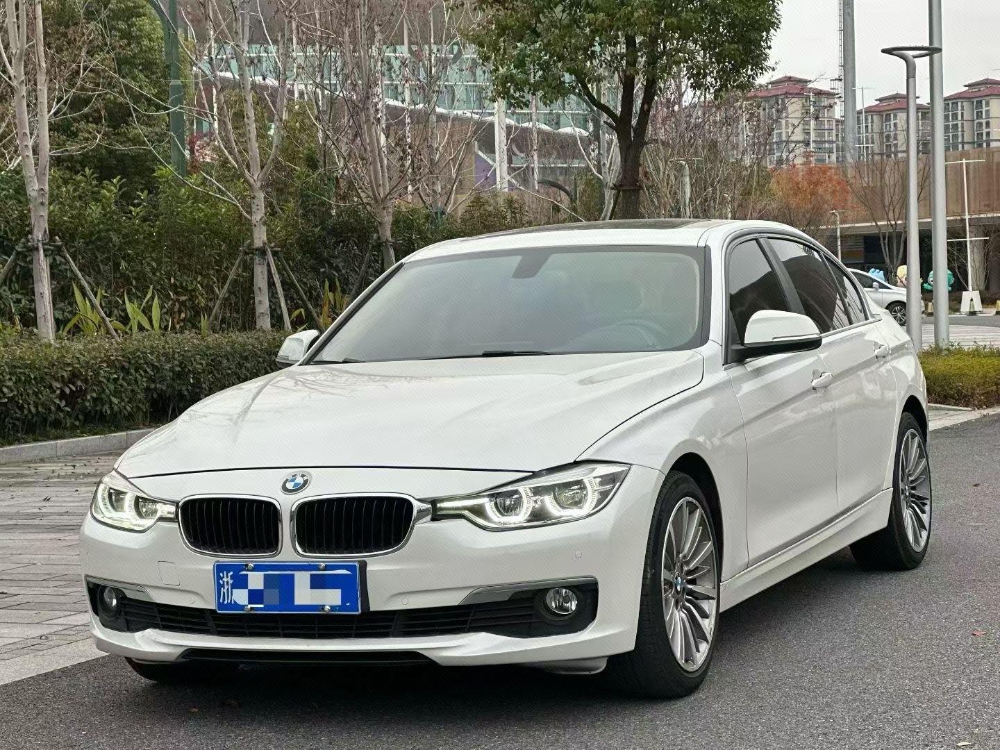 BMW 3 Series 2019 car image 