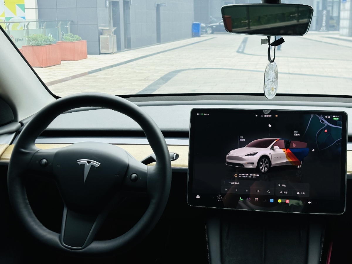 Tesla Model Y 2023 car image #6