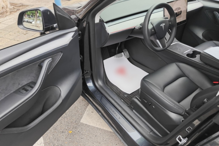 Tesla Model Y 2024 #16 Tesla Model Y 2024 car image #16