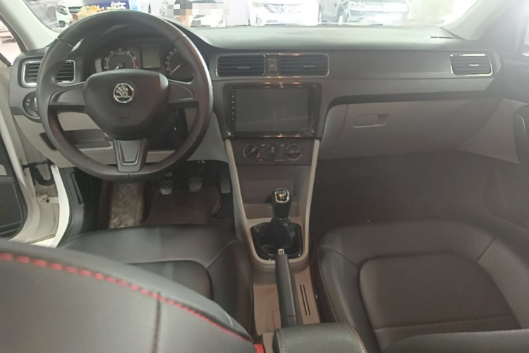 Skoda Rapid 2015 #10 Skoda Rapid 2015 car image #10