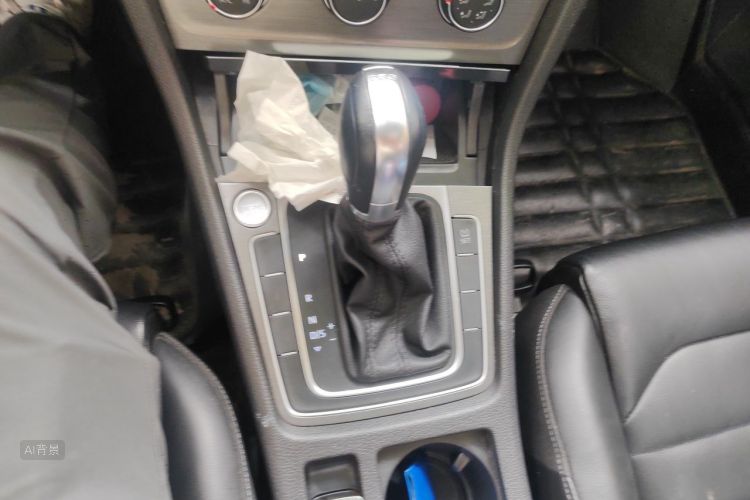 Volkswagen Golf 2015 car image #16
