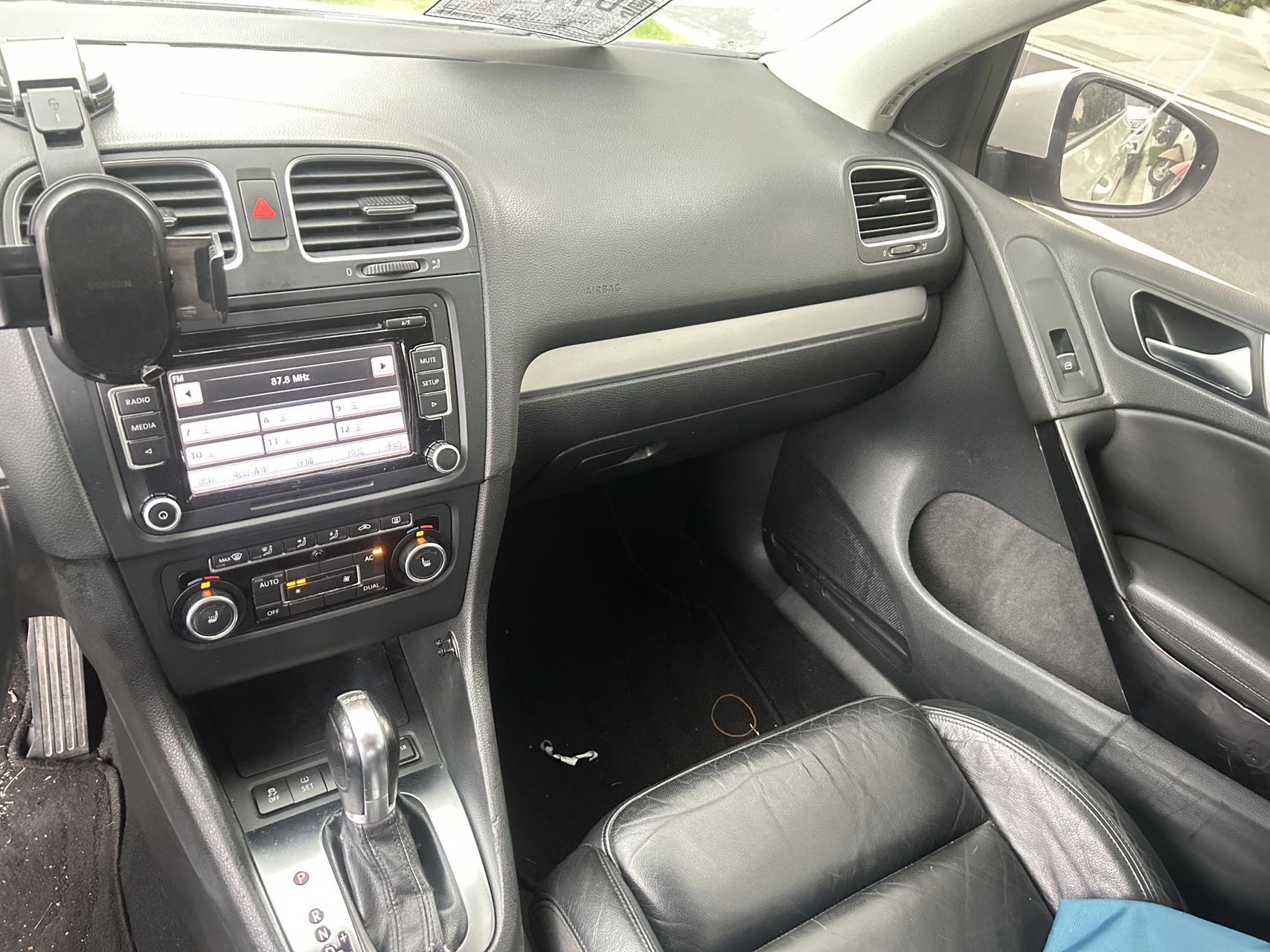 Volkswagen Golf 2012 car image #8