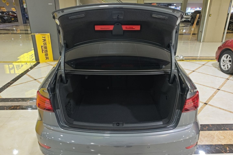 Audi A3 2018 car image #21