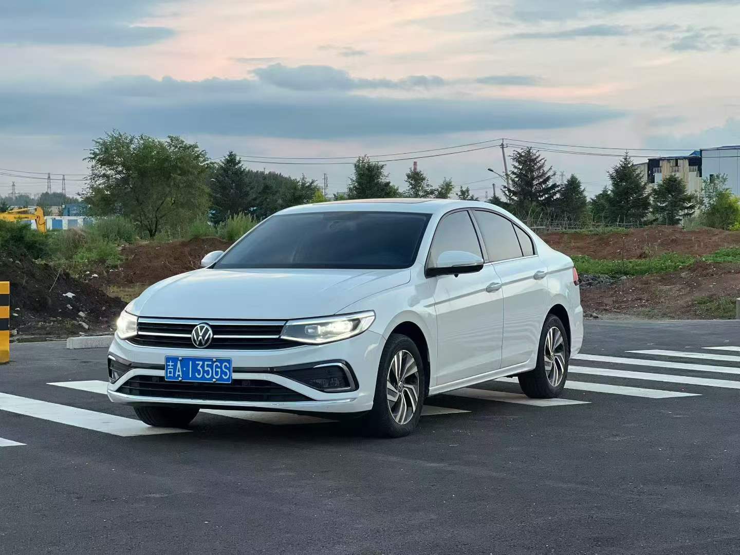 2023 2023 immagine di auto